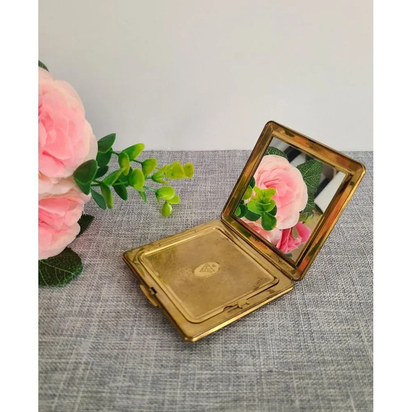 Vintage Square KIGU Powder Compact Case Golden Tone‎ - Picture 1 of 7